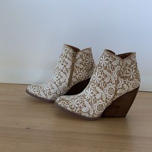 Ankle booties | Very Volatile | 7.5